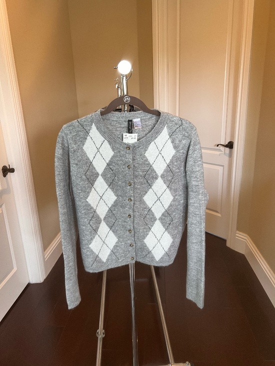 H&M Sweaters - Grey White Diamond Pattern Knit Button-Up Sweater – Size Large – New with Tags
